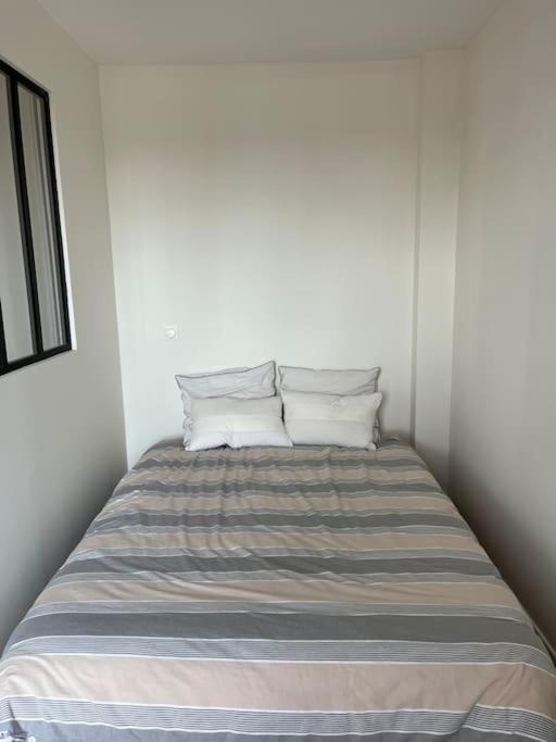 Apartment With Balcony Near Disneyland. Esbly Bagian luar foto